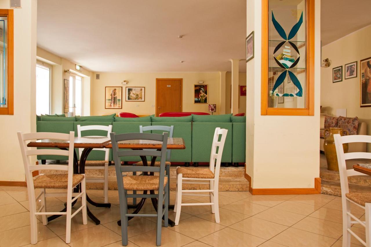 Hotel Rugantino Cesenatico Exterior photo
