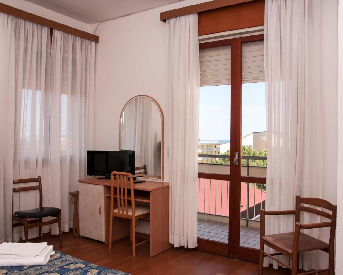 Hotel Rugantino Cesenatico Exterior photo