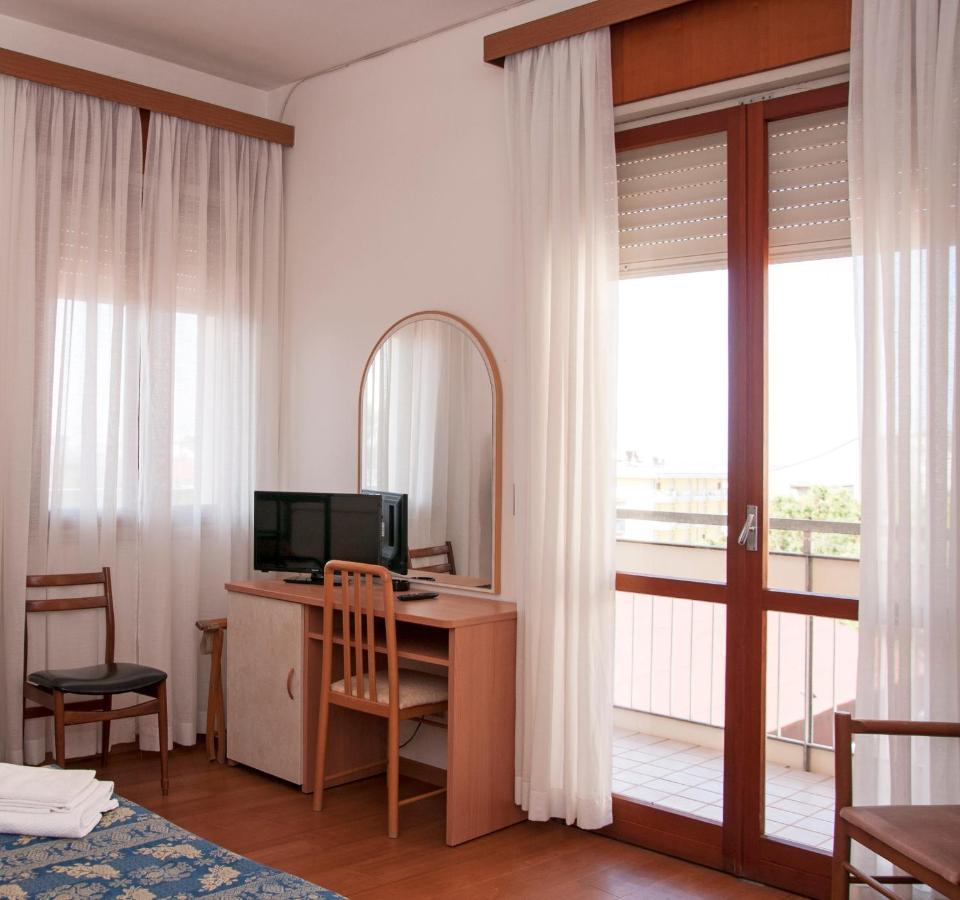 Hotel Rugantino Cesenatico Exterior photo