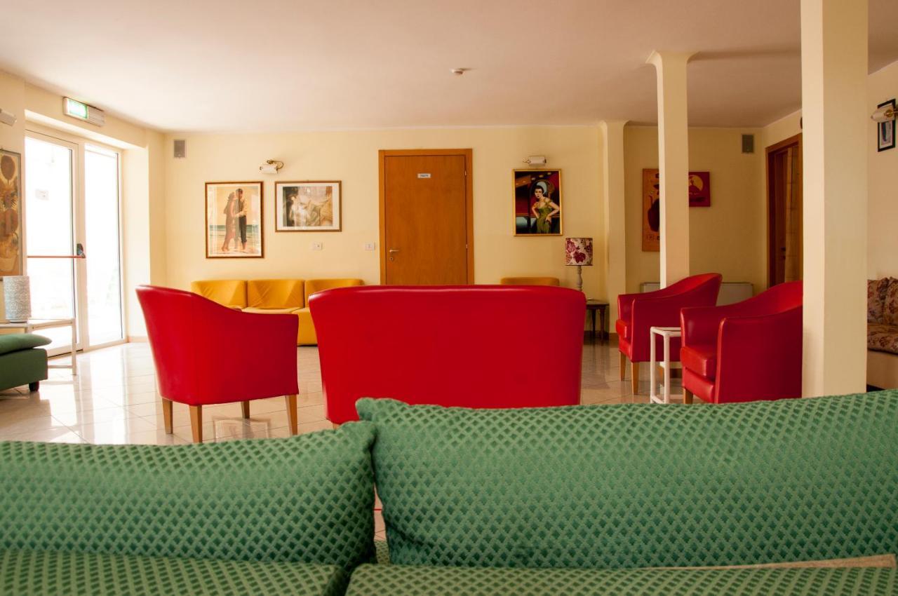 Hotel Rugantino Cesenatico Exterior photo