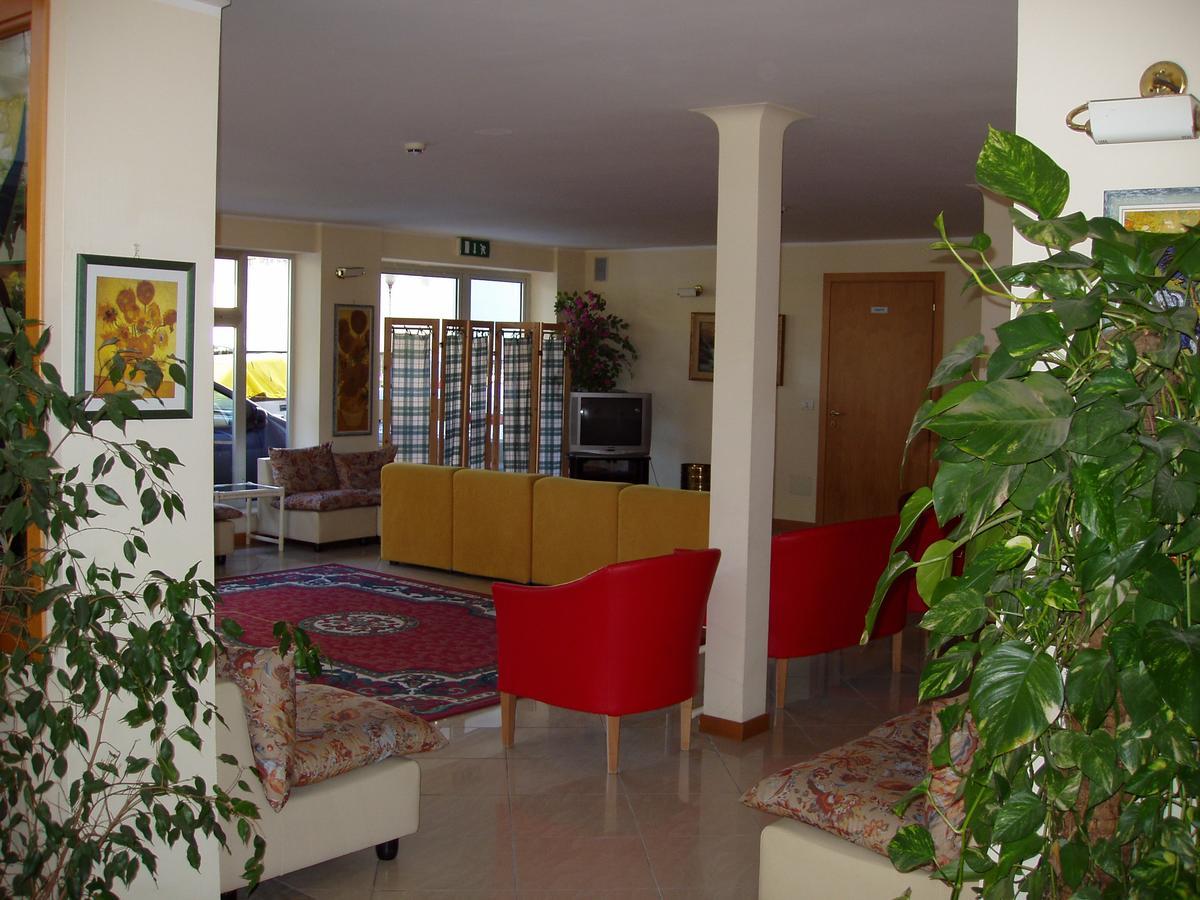 Hotel Rugantino Cesenatico Exterior photo