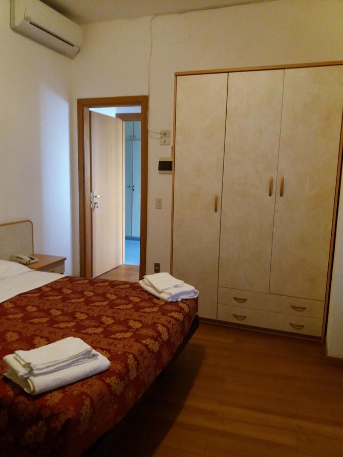 Hotel Rugantino Cesenatico Exterior photo